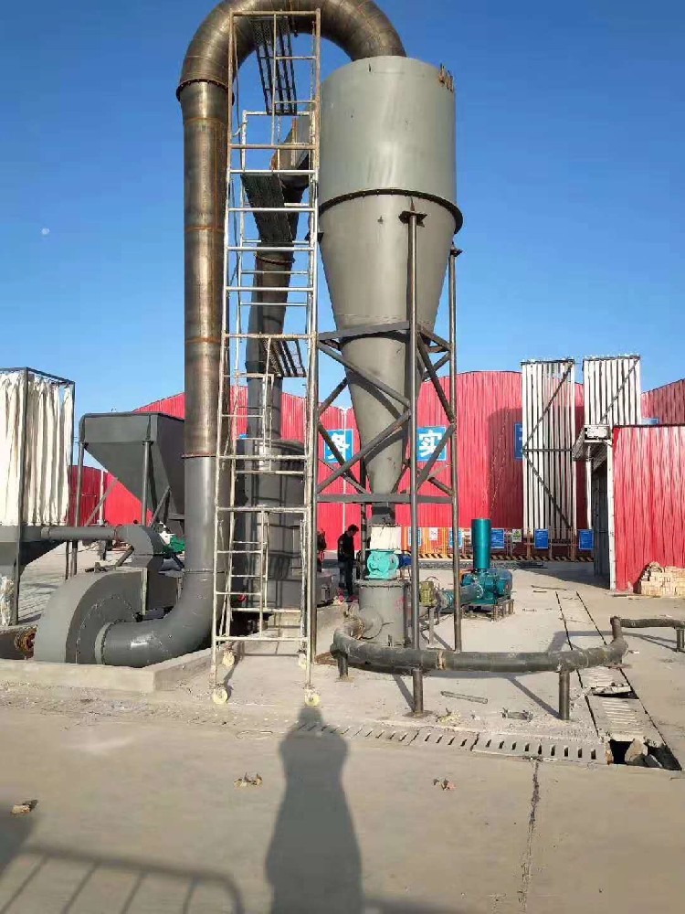 重慶客戶購買邁新機(jī)械的磨粉機(jī)現(xiàn)場